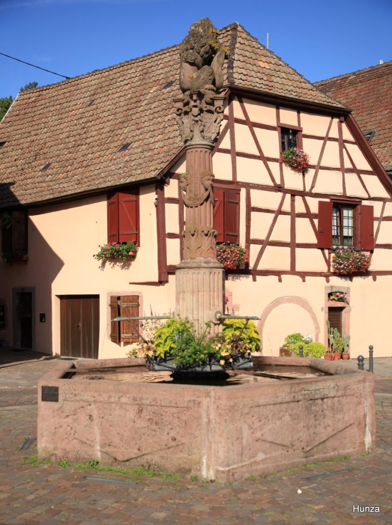 Fontaine de la place de la République à Ribeauvillé en Alsace
