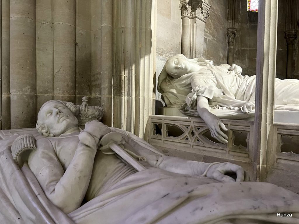 Gisants de Ferdinand-Philippe, duc d'Orléans, et de son épouse Hélène de Mecklembourg-Schwerin dans la chapelle royale Saint-Louis de Dreux.