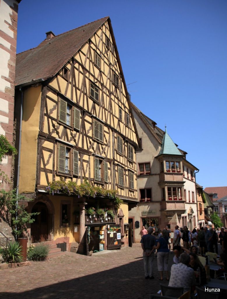 Le Gratte-Ciel, haute maison à colombages emblématique de Riquewihr en Alsace