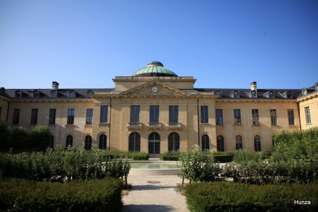 Jardin intérieur de l'Espace Richaud à Versailles