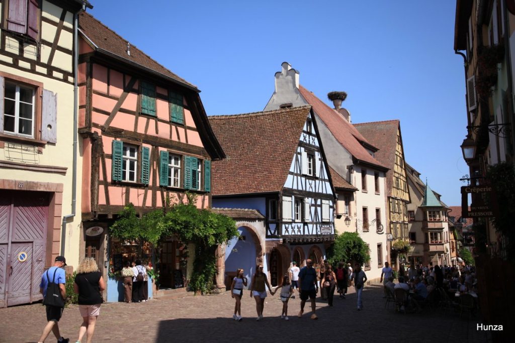 Maison dite au Nid de Cigogne dans la rue du Général-de-Gaulle à Riquewihr.