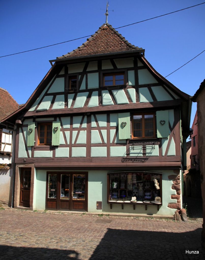 Maison à colombages au n°10 de la rue de la Première-Armée à Riquewihr