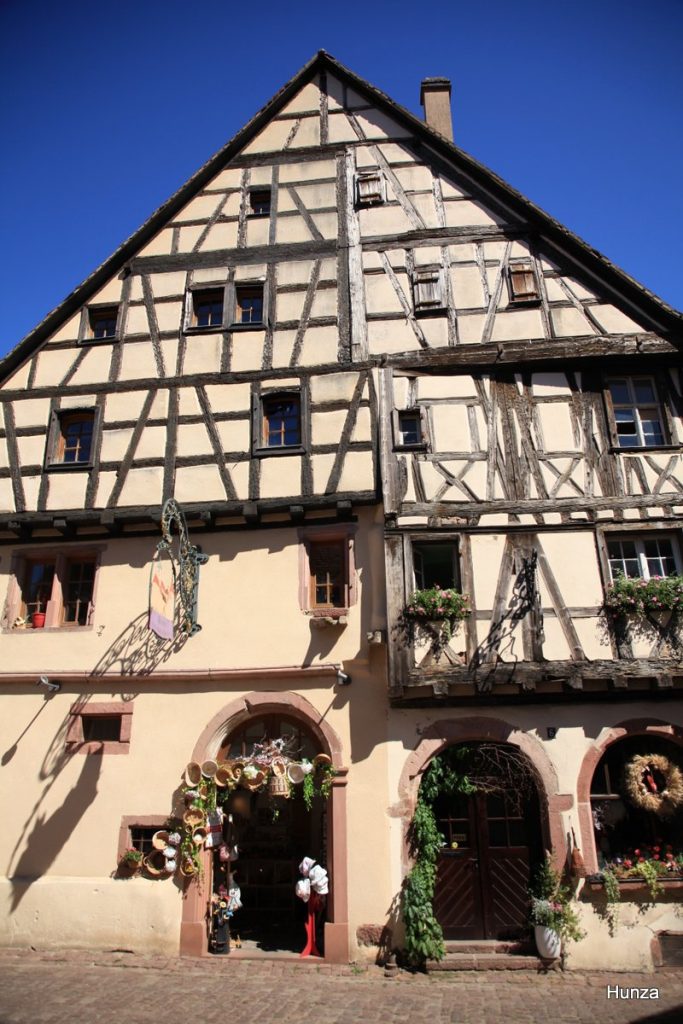 Maison à colombages de la rue des Trois-Églises à Riquewihr.