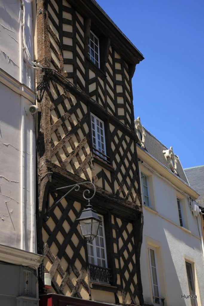 Maison à colombages de la rue Saint-Pierre dans le centre historique de Dreux