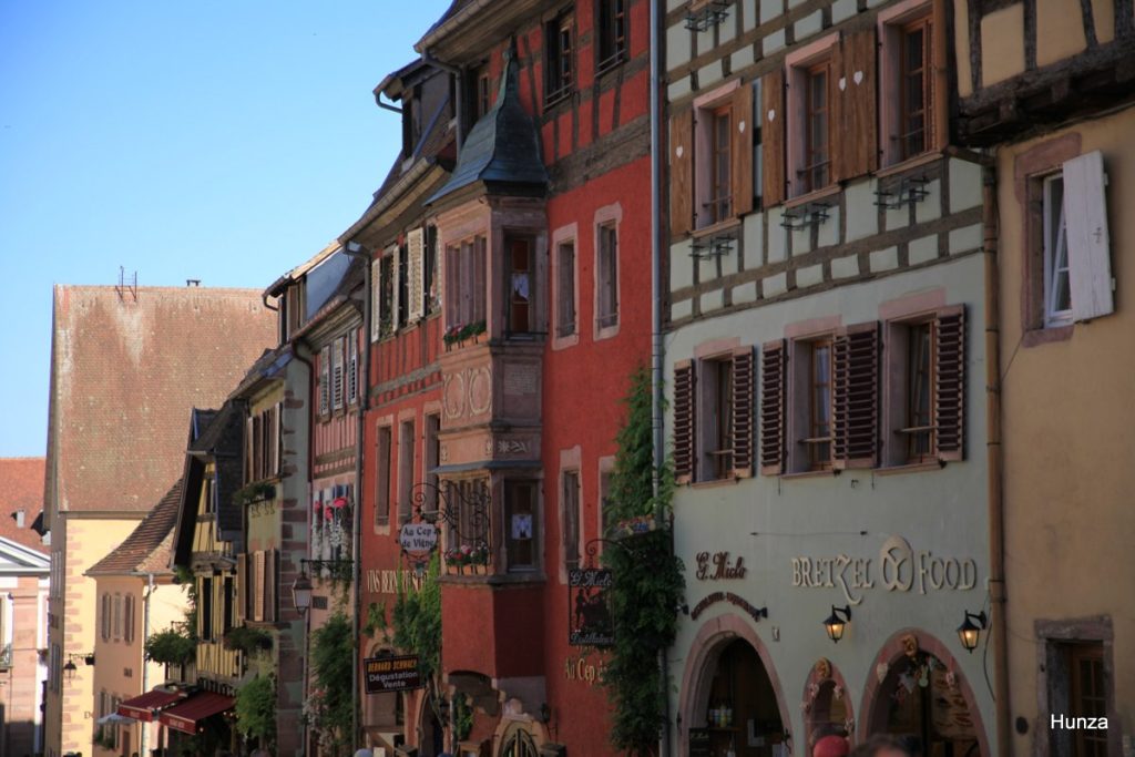 Maison à l'Oriel, demeure Renaissance avec oriel en grès rose rue du Général-de-Gaulle à Riquewihr