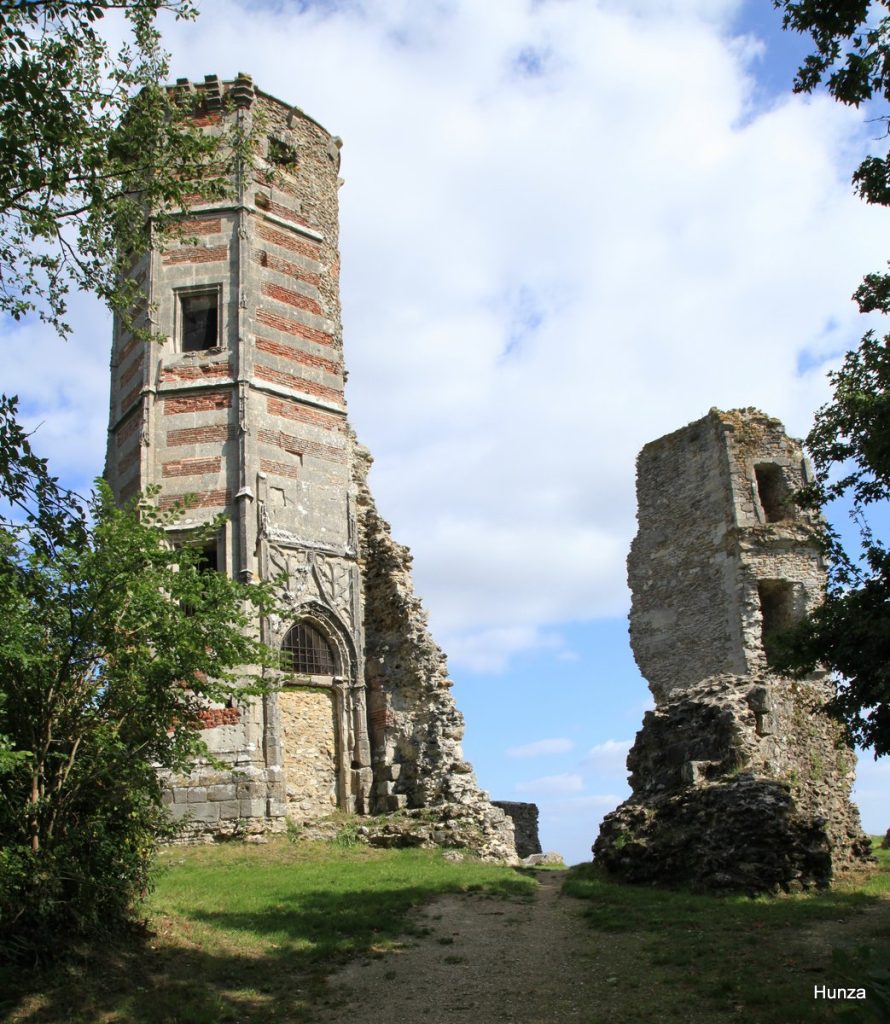 Ruines du château de Montfort-l'Amaury et tour Anne de Bretagne