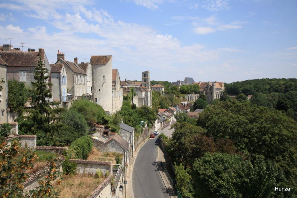 Panorama de Château-Landon depuis la place du Larry