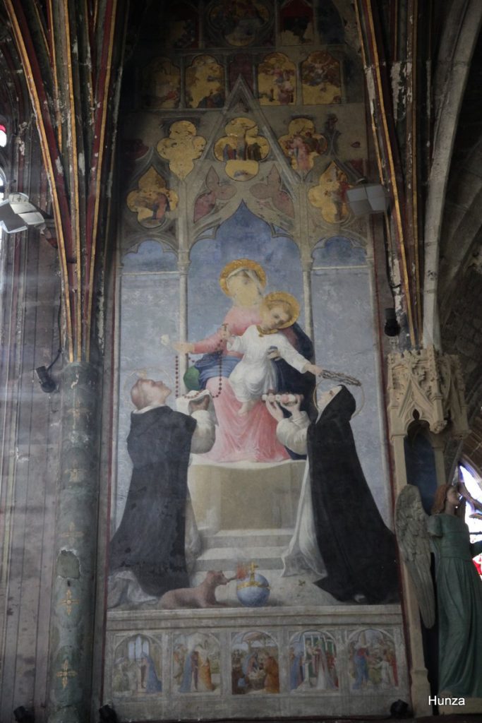 Peinture murale de la Vierge à l'Enfant dans la chapelle axiale de l'église Saint-Pierre à Dreux.