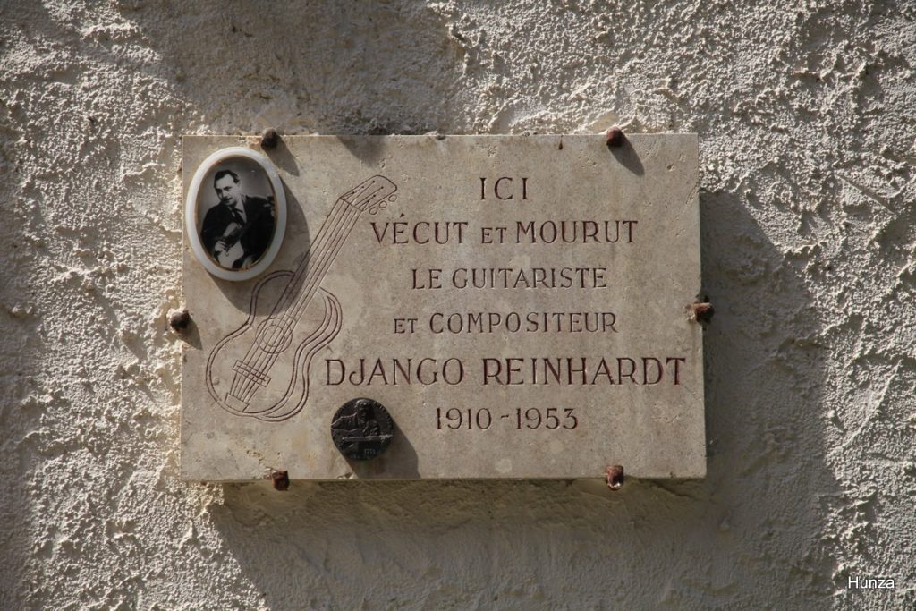 Plaque commémorative de la maison où vécut Django Reinhardt à Samois-sur-Seine