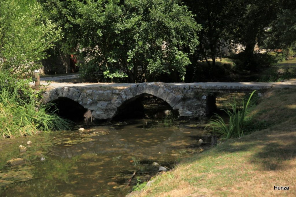 Pont de César sur le Fusain en bas de la rue de la Tabarderie à Château-Landon