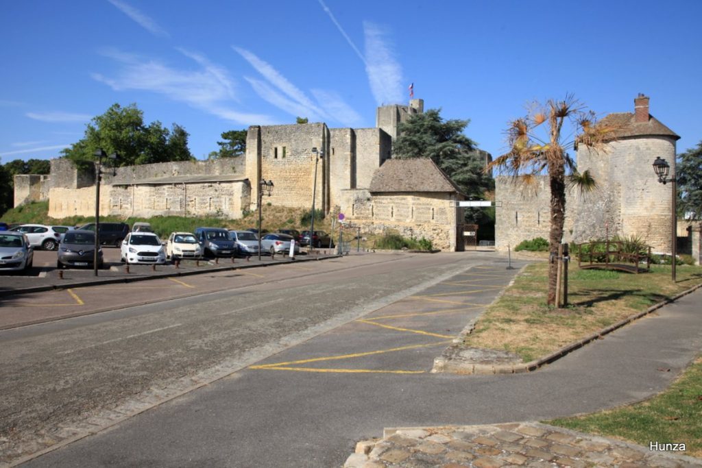 La porte de la Ville à l'entrée du château de Gisors dans l'Eure