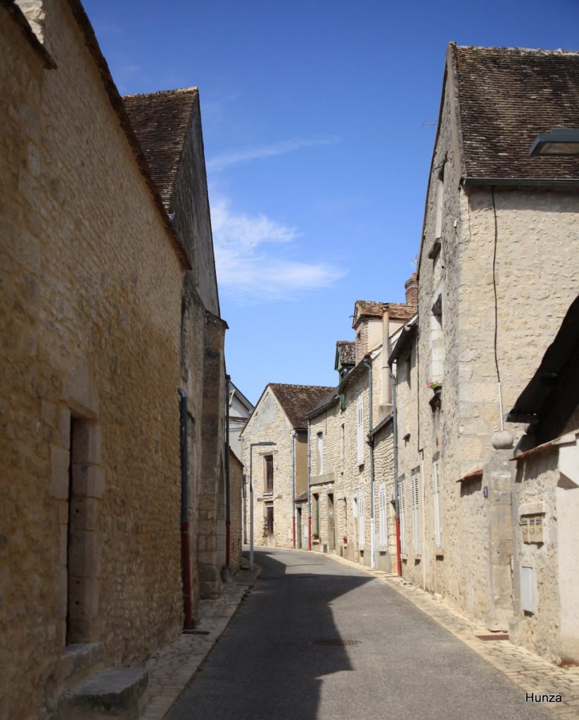 Rue Moïse dans le centre historique de Château-Landon