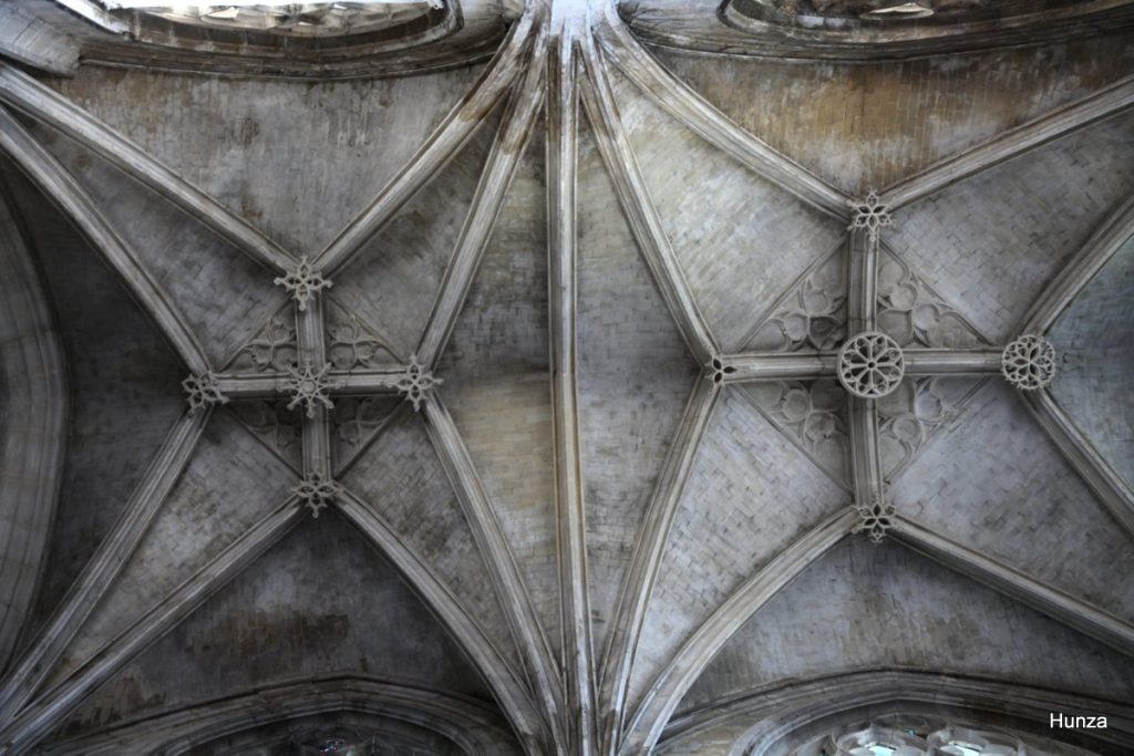 Les voûtes gothiques du bas-côté nord  de l'église Saint-Gervais-Saint-Protais de Gisors