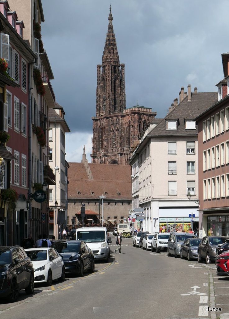 Cathédrale de Strasbourg vue depuis la rue d'Or