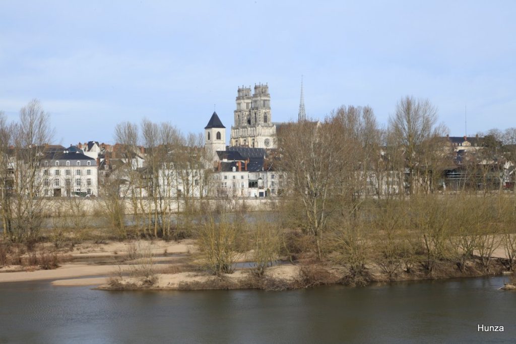 Cathédrale Sainte-Croix d’Orléans vue depuis le pont Georges V