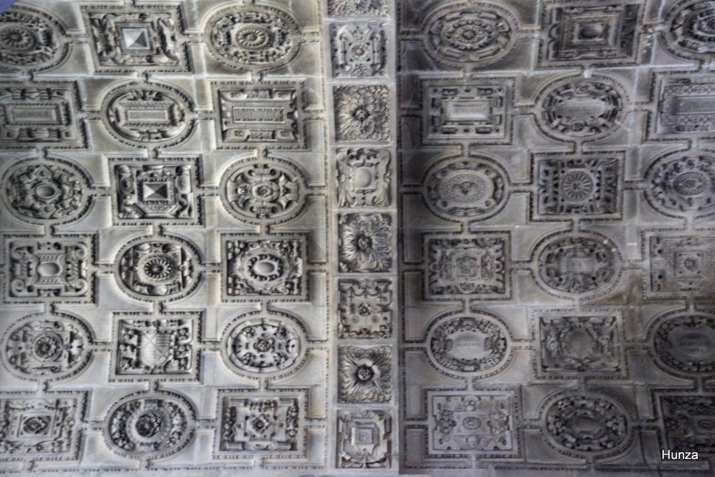 Voûte de la chapelle Sainte-Croix dans la cathédrale Saint-Mammès de Langres