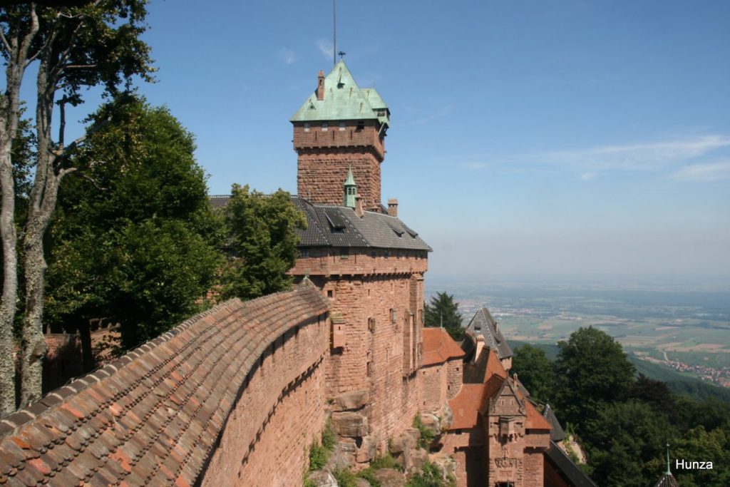 Château du Haut-Koenigsbourg et vue sur la plaine d’Alsace