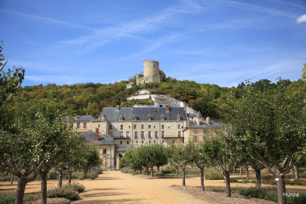Château de La Roche-Guyon vu depuis le jardin potager-fruitier