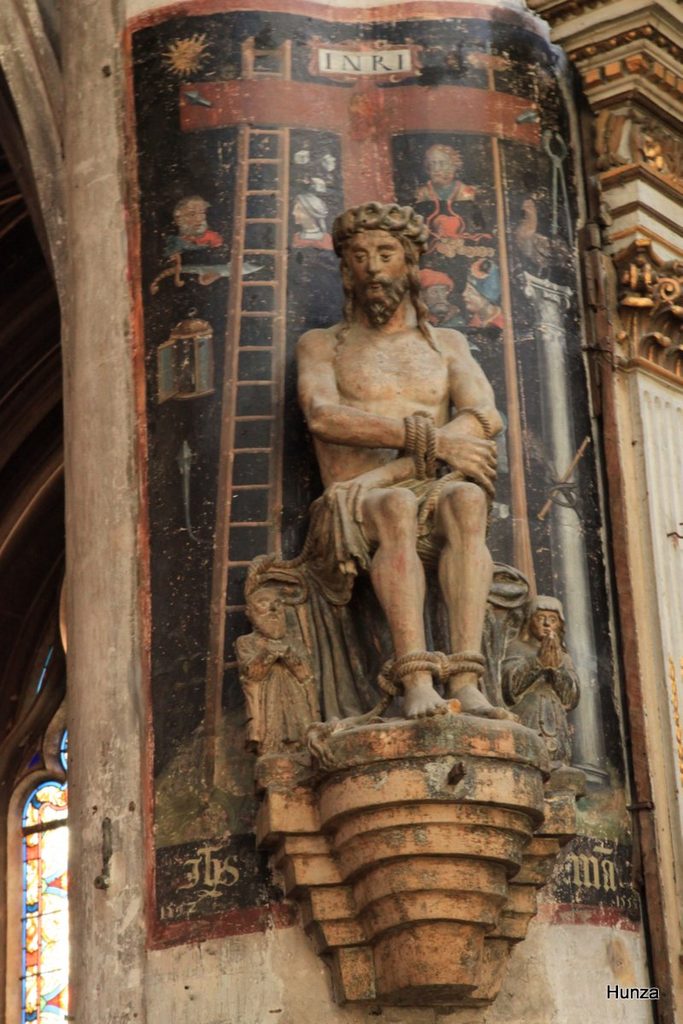 Statue du Christ aux liens dans la basilique Saint-Jean-Baptiste de Chaumont