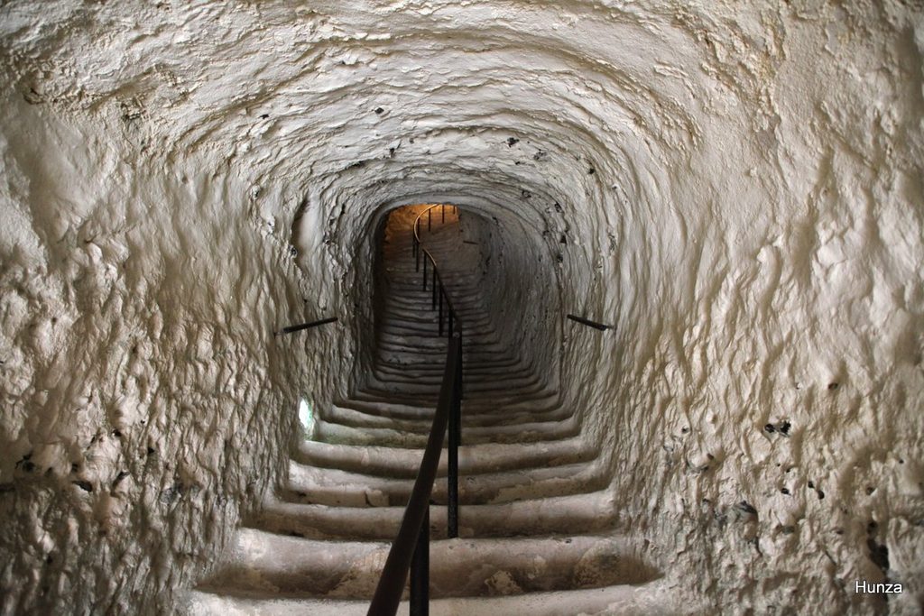 Escalier troglodyte menant au donjon de La Roche-Guyon