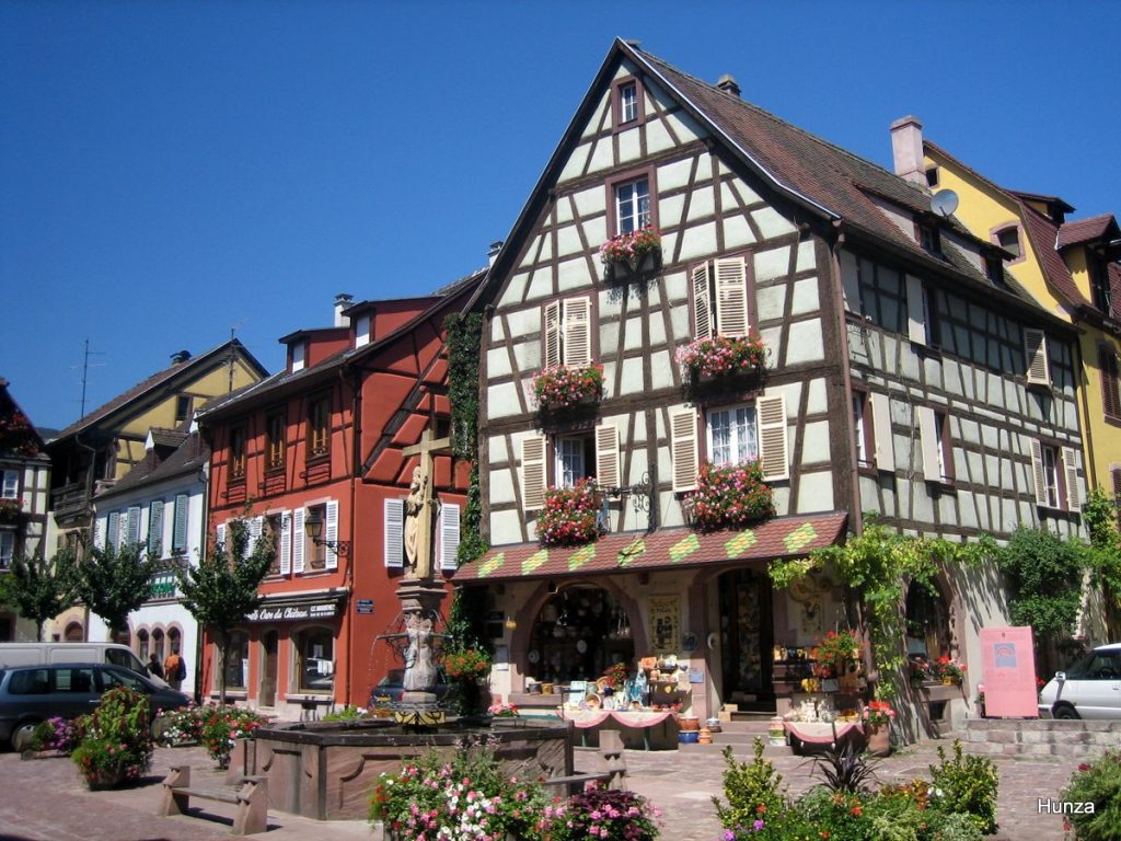 Fontaine de l’empereur Constantin devant la maison Bohn à Kaysersberg