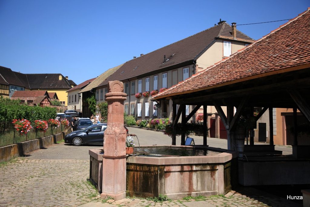 Fontaine Sainte-Hune et ancien lavoir de Hunawihr