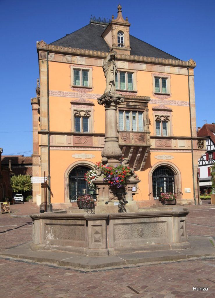 Fontaine Sainte-Odile et Hôtel de Ville d’Obernai