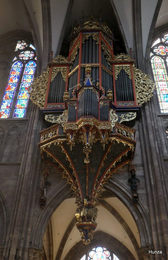 Grand orgue en nid d’hirondelle de la cathédrale de Strasbourg