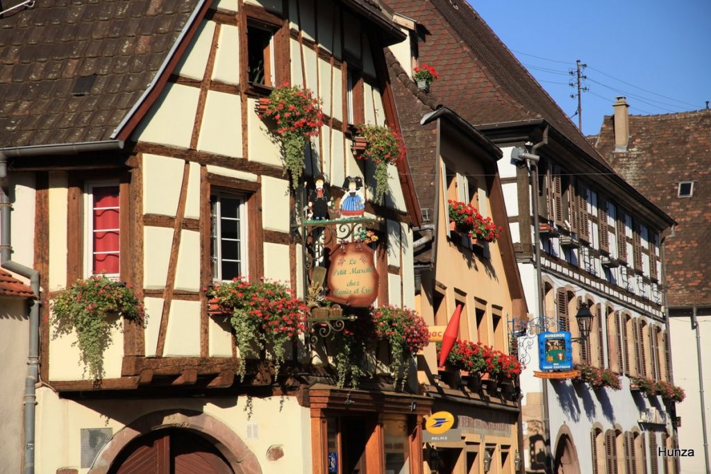 Grand’Rue d’Eguisheim bordée de maisons à colombages