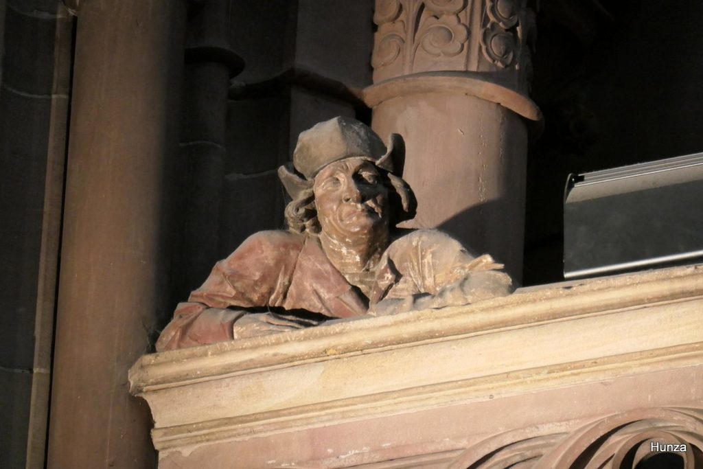 Homme à la balustrade dans le transept sud de la cathédrale de Strasbourg