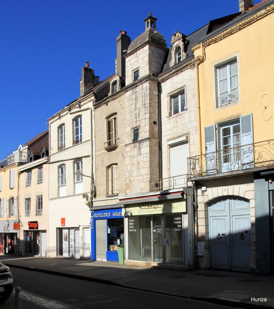 Maison à tourelle au 15 rue de la Victoire-de-la-Marne à Chaumont