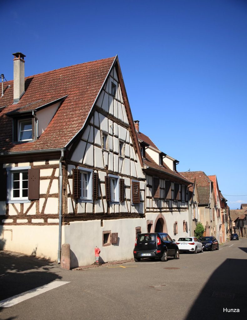 Rue du Nord et maisons anciennes de Hunawihr