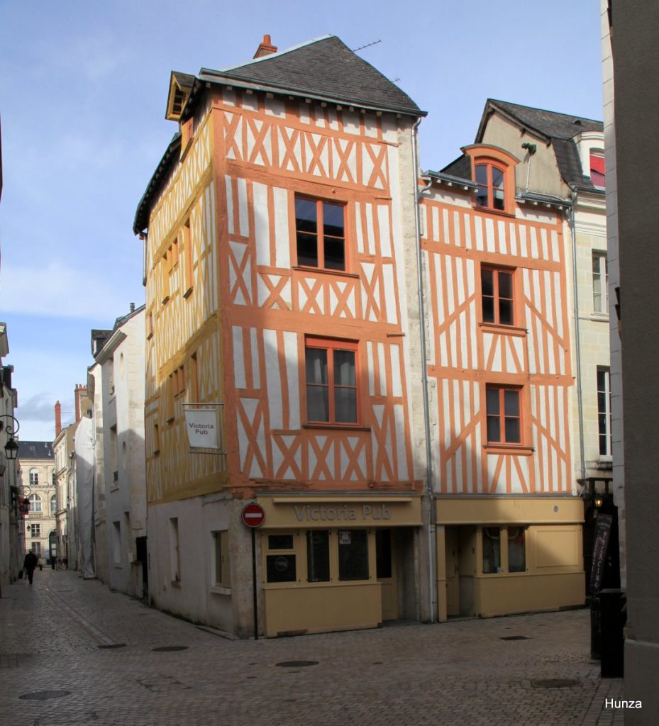 Maison à pans de bois au 28 rue Étienne-Dolet à Orléans
