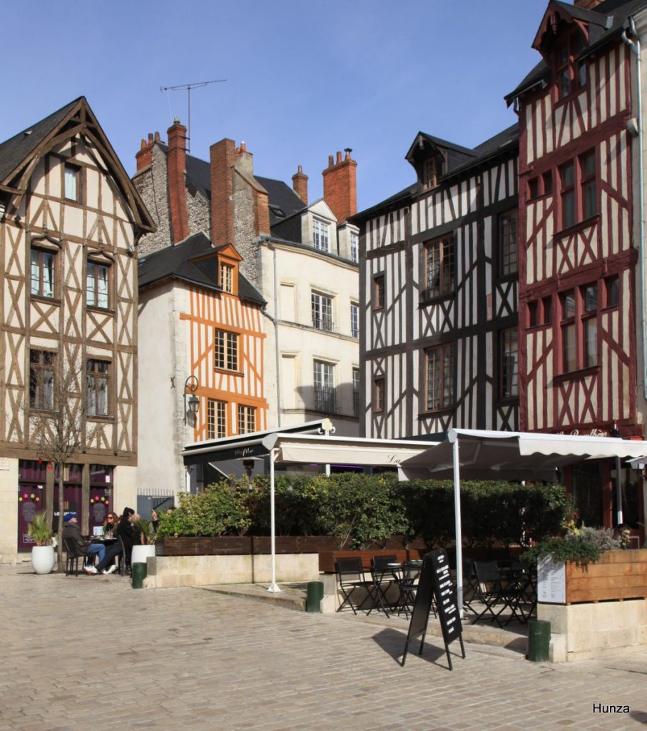 Maisons à pans de bois sur la place du Châtelet à Orléans