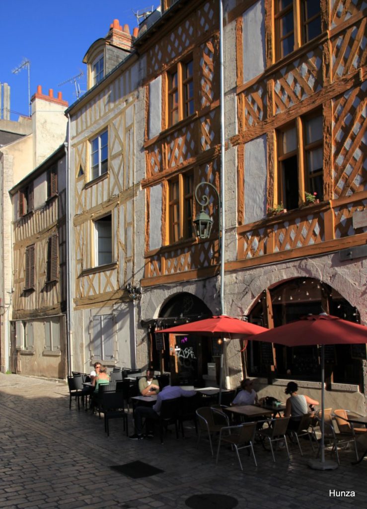 Maisons à pans de bois aux 41, 43 et 45 rue de la Charpenterie à Orléans