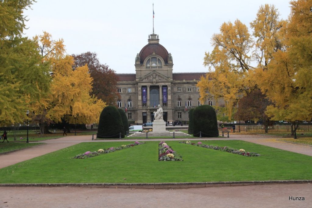 Palais du Rhin et la place de la République à Strasbourg