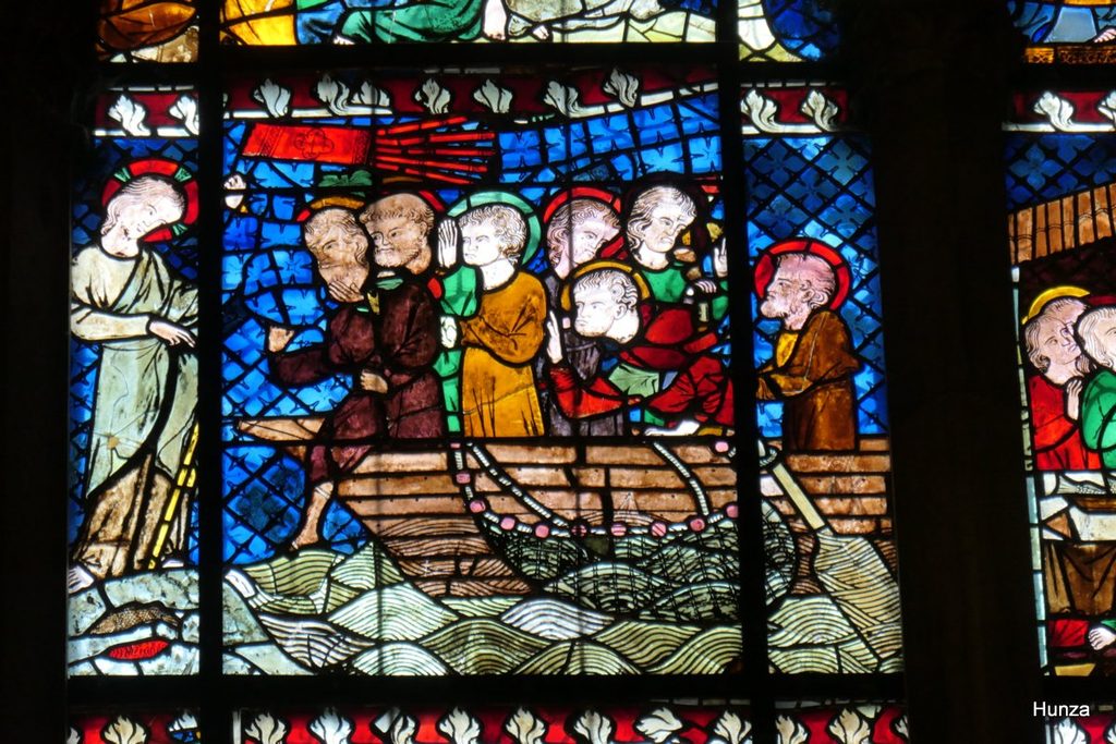 Pêche miraculeuse dans le vitrail de la Vie glorieuse du Christ de la cathédrale de Strasbourg