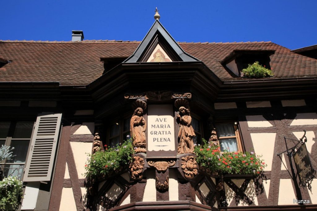 Oriel sculpté du Pfifferhüs (Maison des Ménétriers) à Ribeauvillé