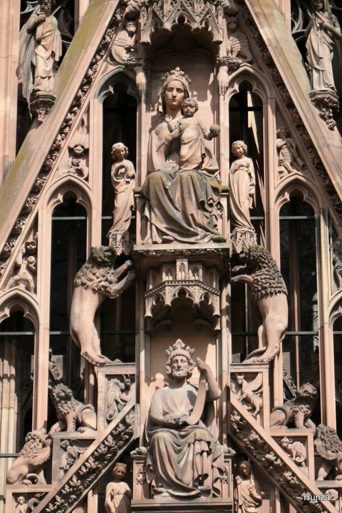 Gâble sculpté du portail occidental de la cathédrale de Strasbourg