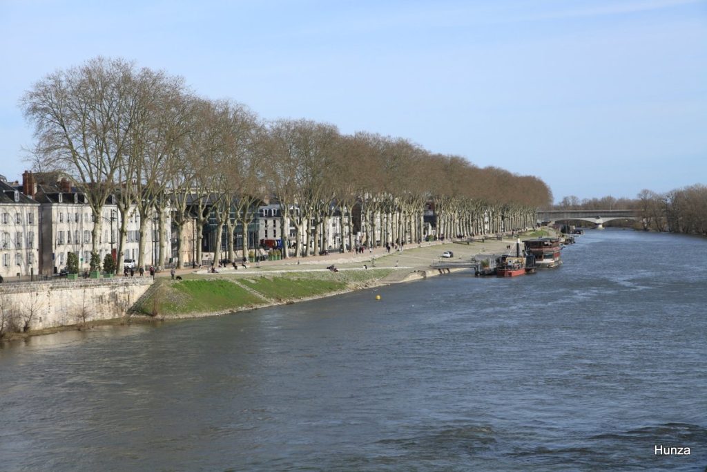 Quai du Châtelet à Orléans au bord de la Loire