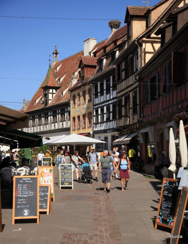 La rue du Marché et ses restaurants à Obernai