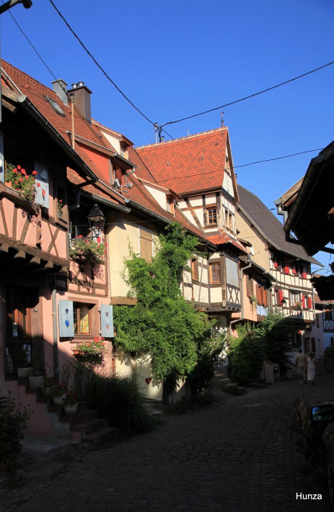 Maisons alsaciennes à colombages dans la rue du Rempart Nord à Eguisheim