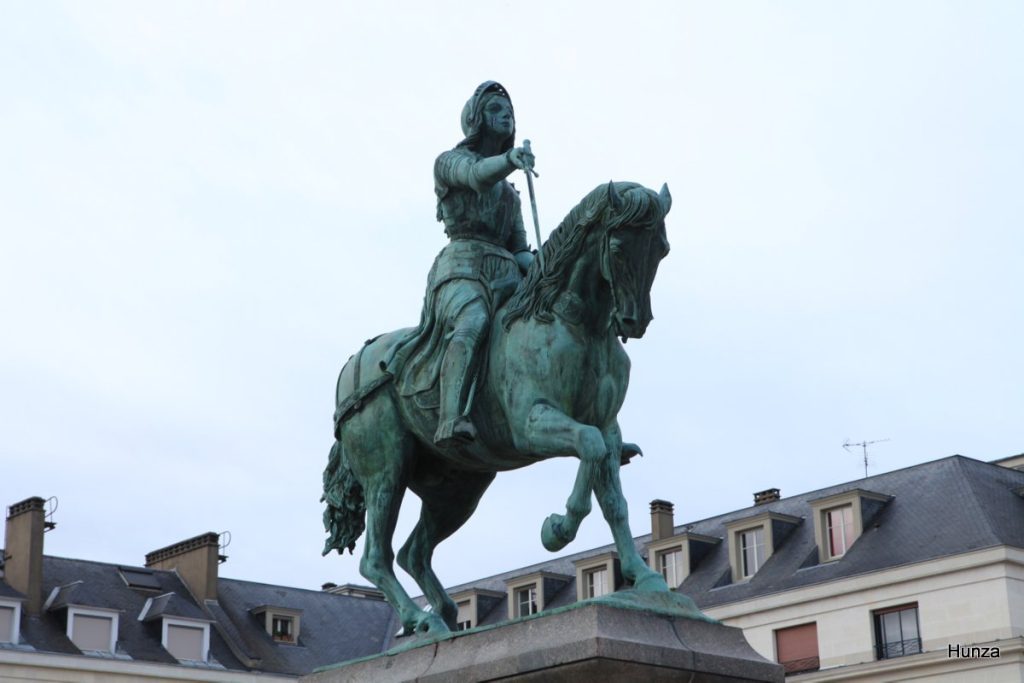 Statue équestre de Jeanne d’Arc sur la place du Martroi à Orléans