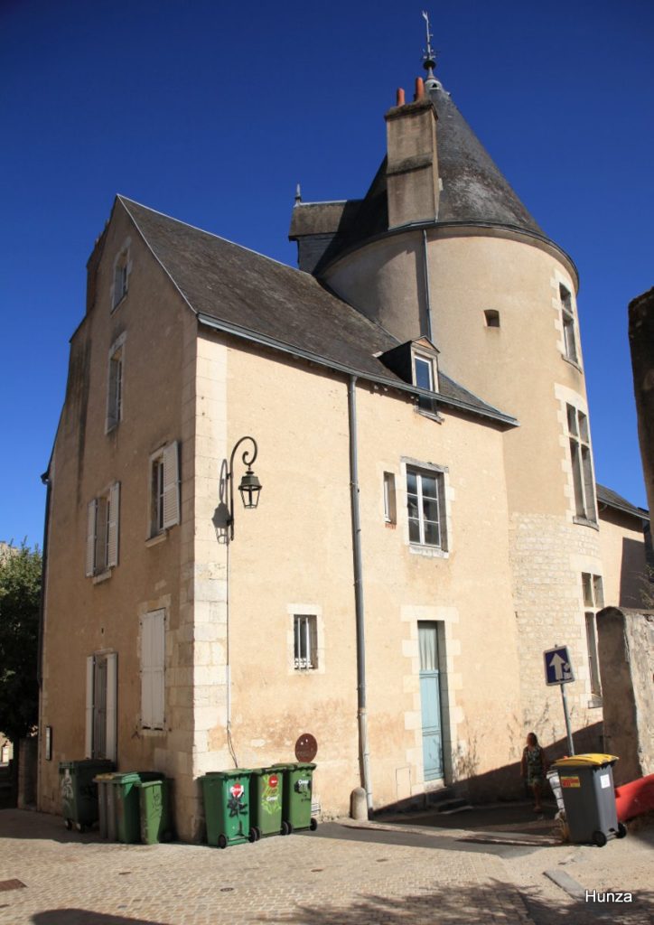 Tour Blanche d’Orléans, vestige de l’ancienne enceinte de la ville