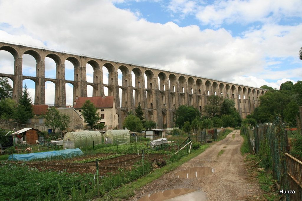 Viaduc ferroviaire de Chaumont vu depuis les jardins