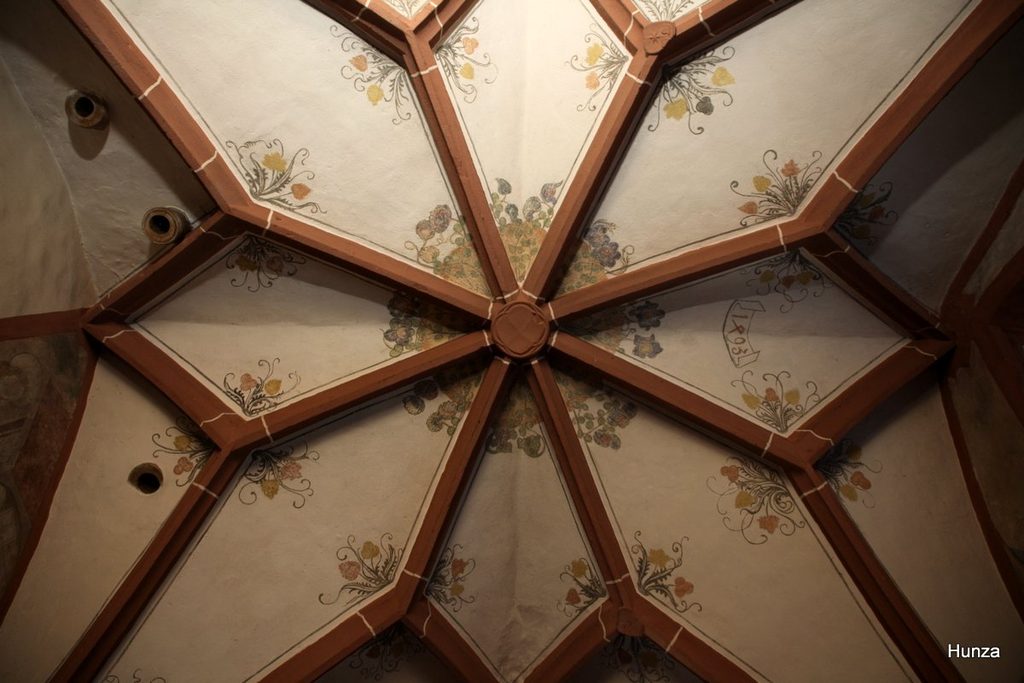 Voûte peinte de la chapelle de l'église de Hunawihr
