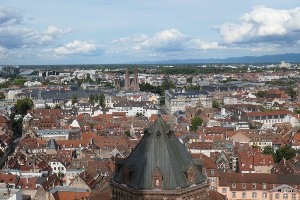 Vue de Strasbourg vers l'est depuis la terrasse de la cathédrale