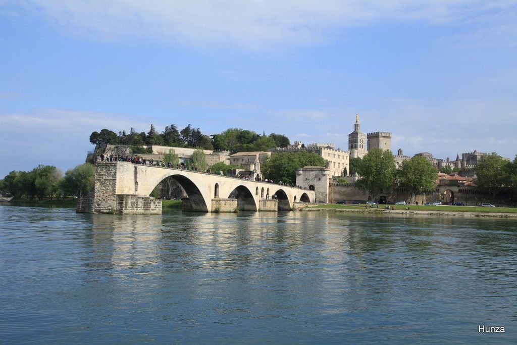 Pont Saint-Bénézet et Palais des Papes à Avignon