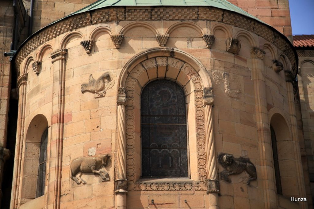 Abside de l’église romane de Rosheim ornée du Tétramorphe