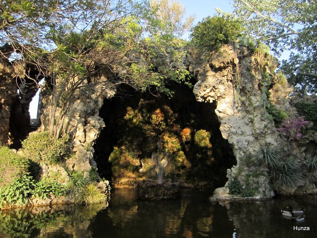 Grotte rocaille du jardin des Doms à Avignon